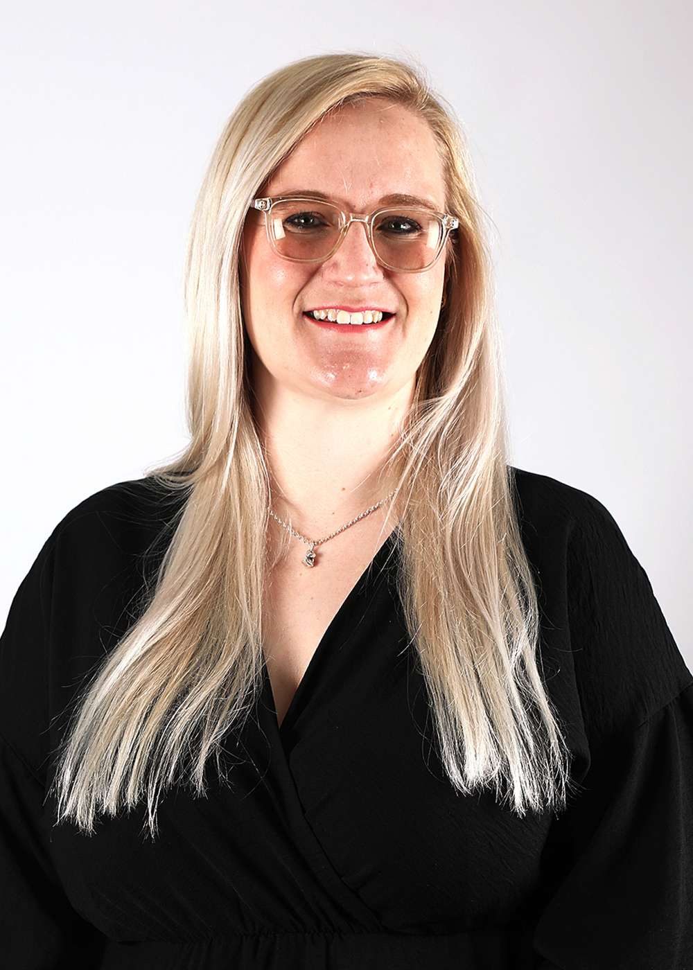 Head shot of Rhiannon, Sales Manager at 1st Line Defence