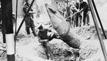 Bomb disposal and clearance operations in Dalston, London – November 1941