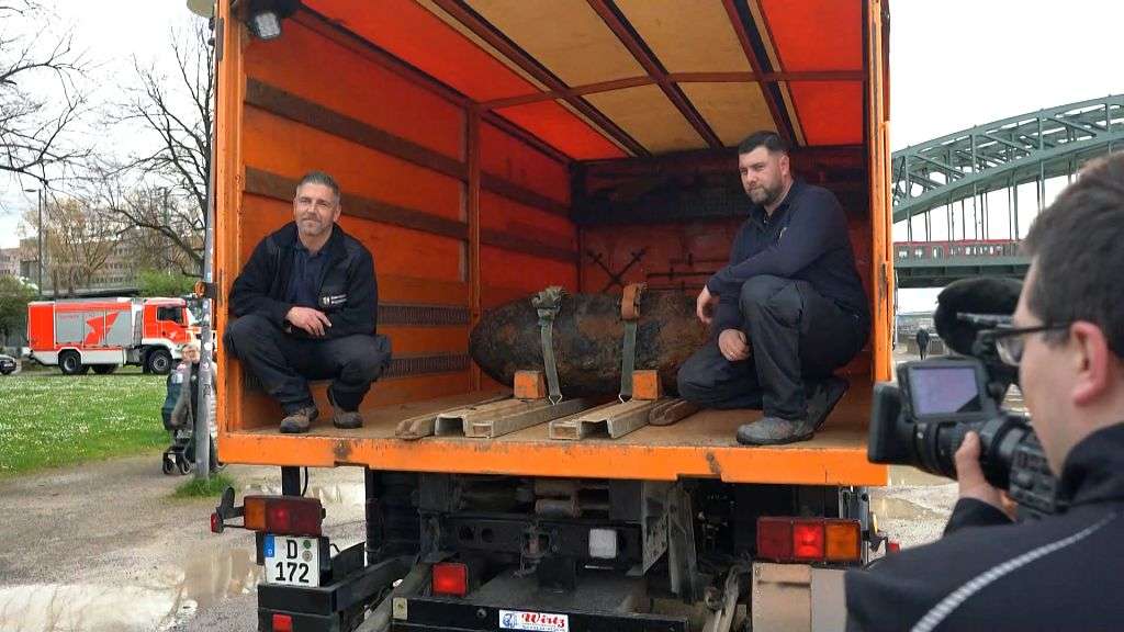 EOD team who defused a 500kg Unexploded WWII bomb in Cologne, Germany.