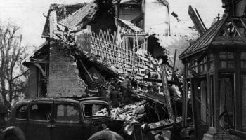Damage in a residential area of Nottingham following the raid of the 8-9th May 1941 (Image credit: Nottingham Post)